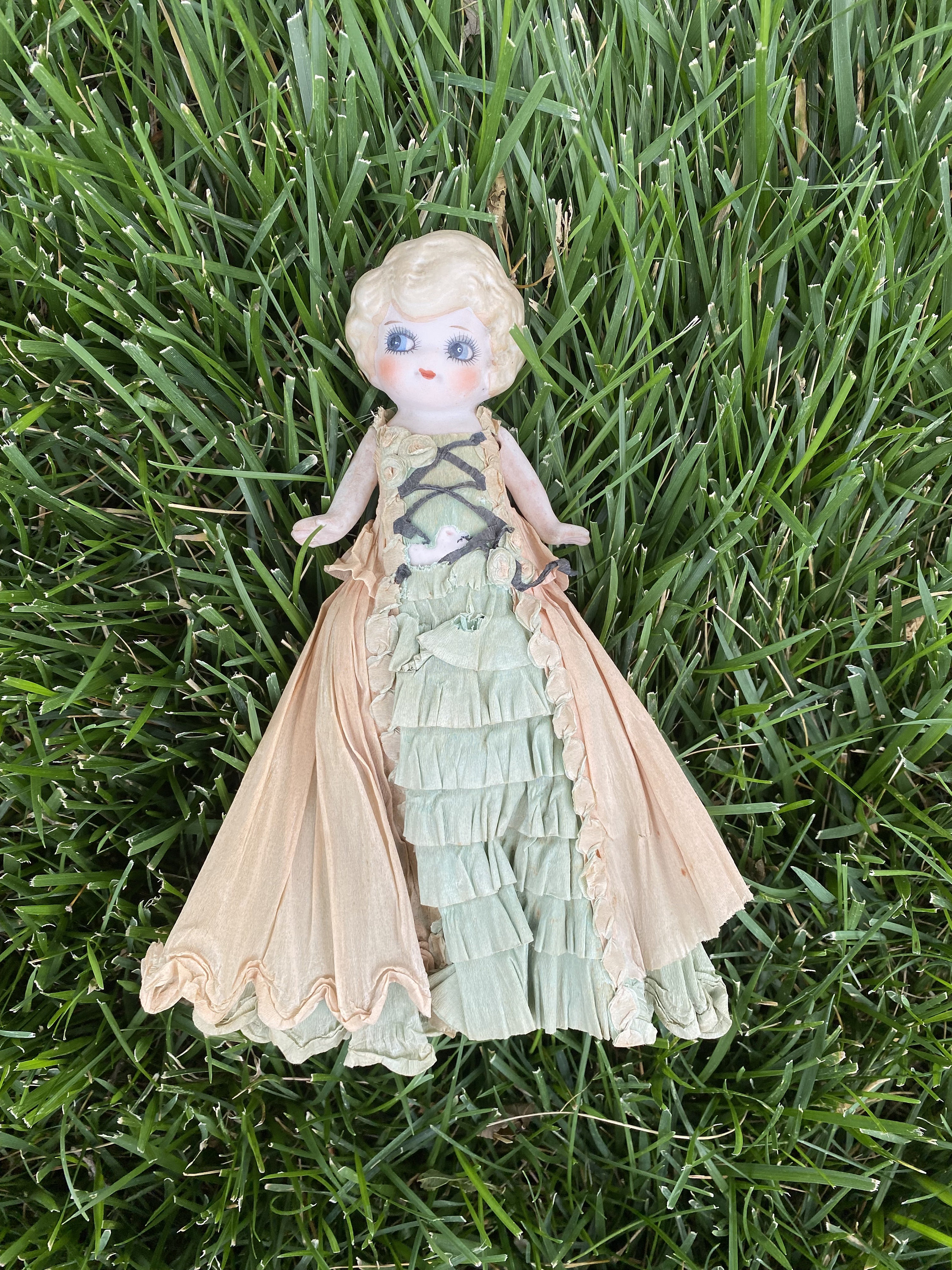 Vintage 1920's Porcelain Kewpie Doll With Tissue Paper Dress