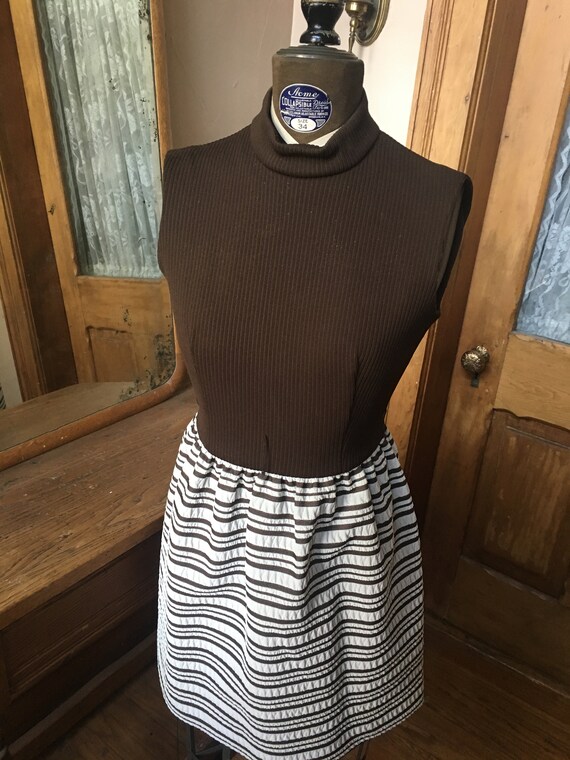 Vintage 1960's/1970's Brown and White Polyester D… - image 3