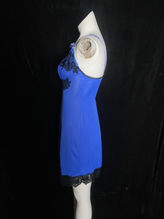 Vintage 1950’s blue and black lace Seamprufe slip… - image 5