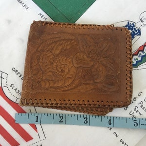 Monedero de cuero con herramientas marrones vintage de 1970