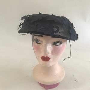 Vintage 1950s navy hat with net and leaf applique image 1