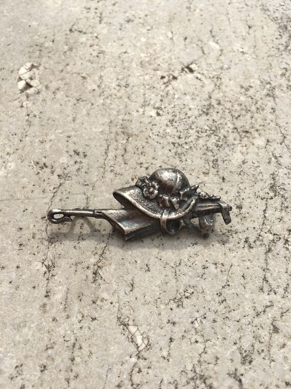 Vintage hat & umbrella Gem