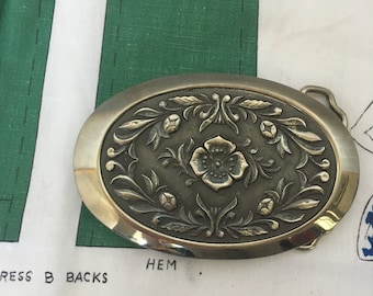 Vintage 1980 Gold Floral Oval Shiny Belt Buckle