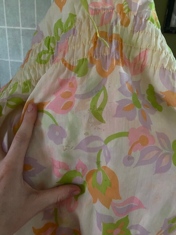 Vintage 1970’s light pastel floral short sleeve p… - image 4