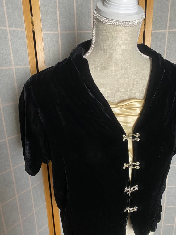 Vintage 1930’s black velvet short sleeve blouse w… - image 3