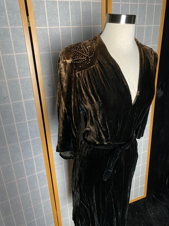 Vintage 1940’s black brown velvet dress with shou… - image 2
