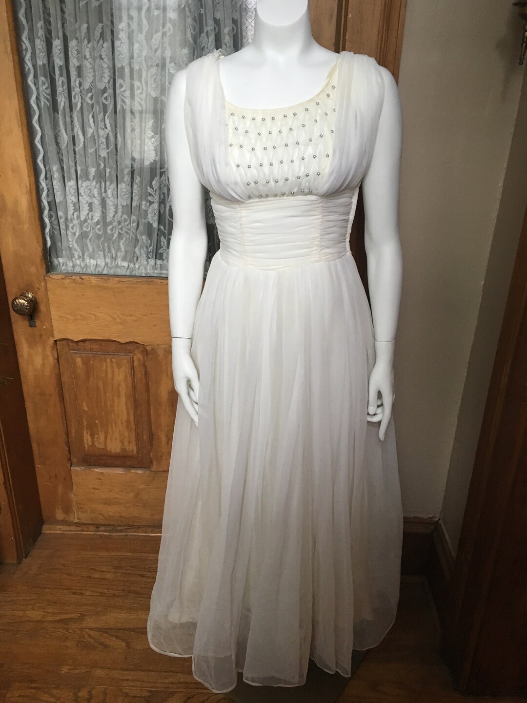 Gorgeous Vintage 1950's White Ball Gown With Pearly Beaded Quilted ...