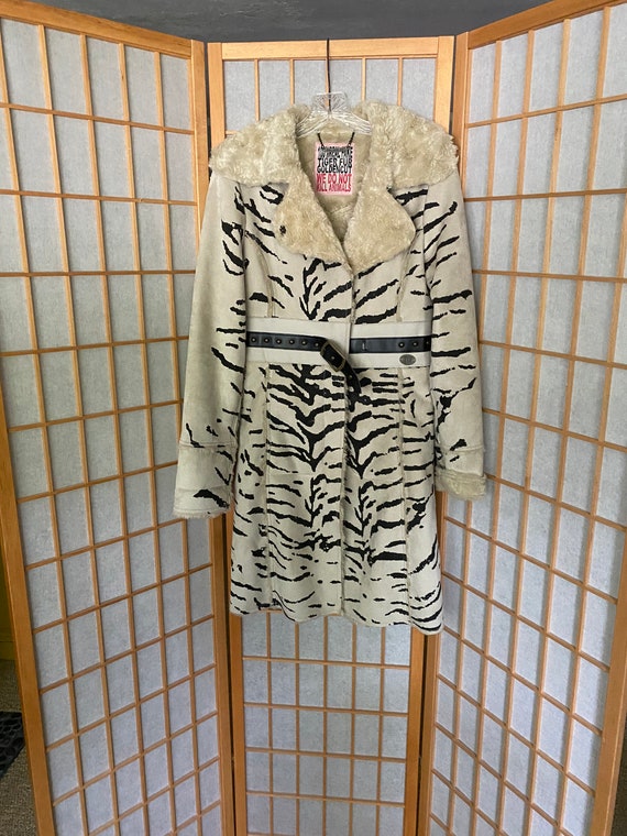 Vintage 1990's White Faux Tiger Fur Faux Suede Coa