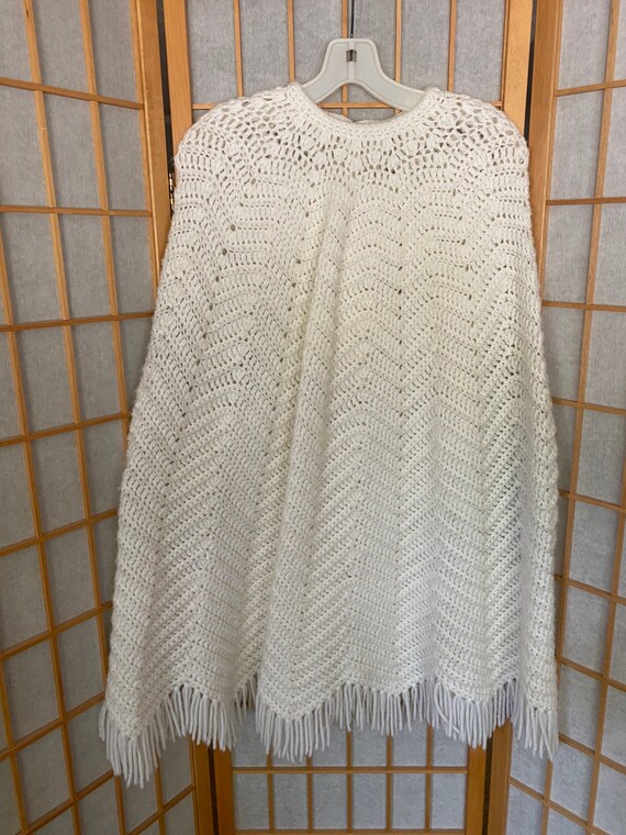 Vintage 1960’s cream white knitted sweater cape c… - image 4