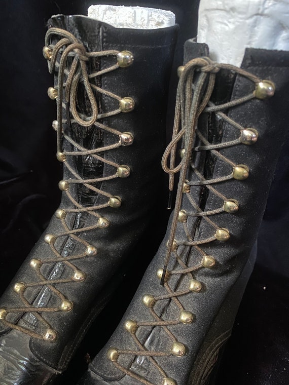 Vintage 1960’s black suede and vinyl lace up boot… - image 3