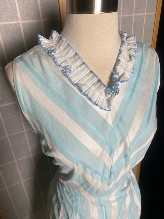 Vintage 1959’s blue and white stripe sleeveless d… - image 2