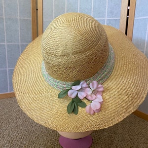 Vintage 1980’s woven straw sun hat with pink flowers