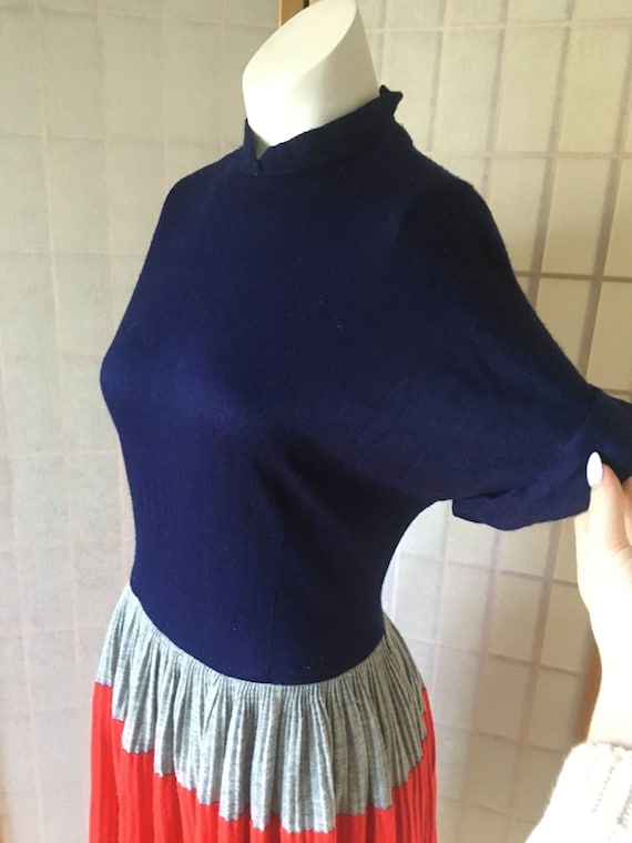 Vintage 1950's Navy, Red, and Gray Short sleeve K… - image 3