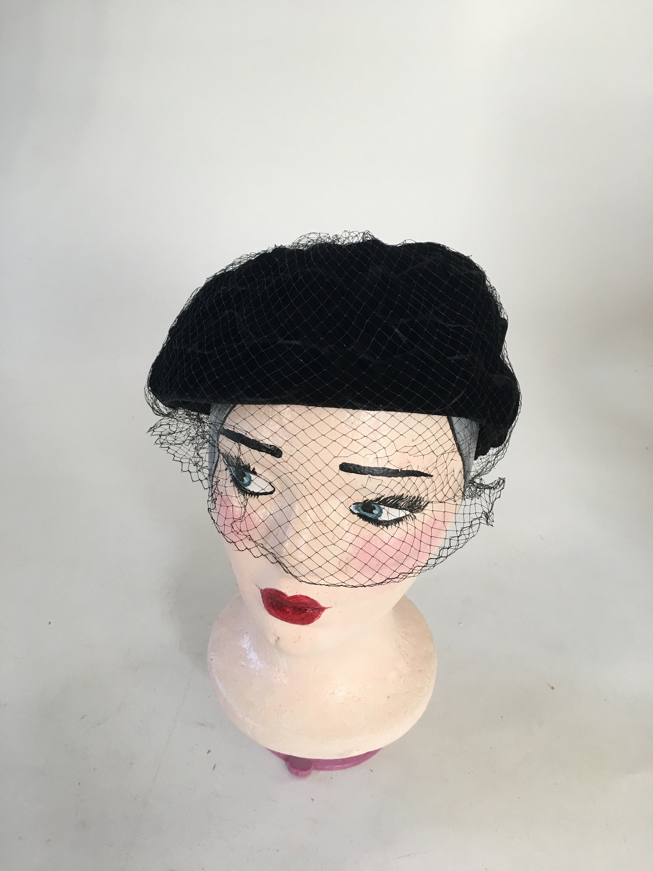 Vintage Black Velvet Pillbox Hat With Birdcage Veil 1950s Style Cocktail Hat 1940s Black Velvet Beaded Soutache Birdcage Veil Femme  main image 2