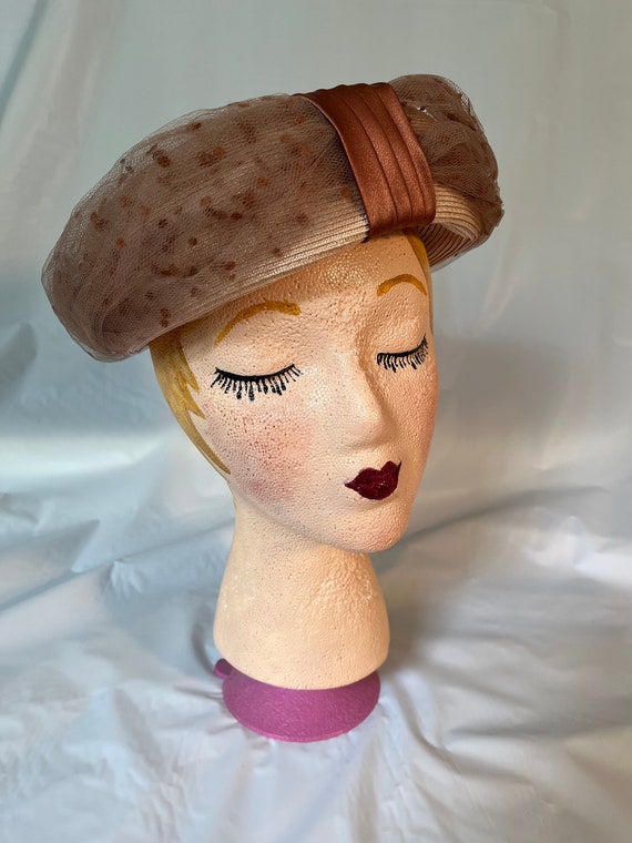 Vintage tan pill box hat 1950’s - image 1