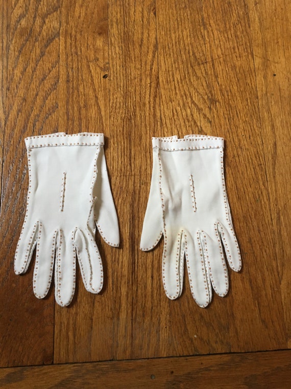 Vintage White Gloves with Tan Stitching and Detail - image 1