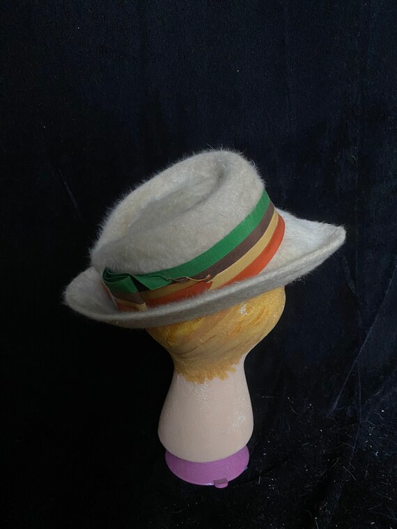 Vintage 1940’s 1950’s furry cream hat with colorf… - image 5