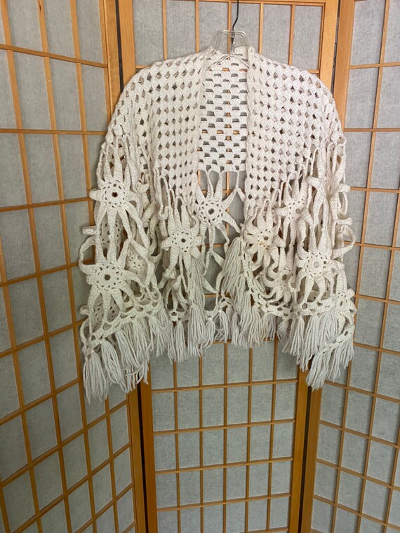 Vintage 1970’s white floral crochet shawl, scarf - image 1