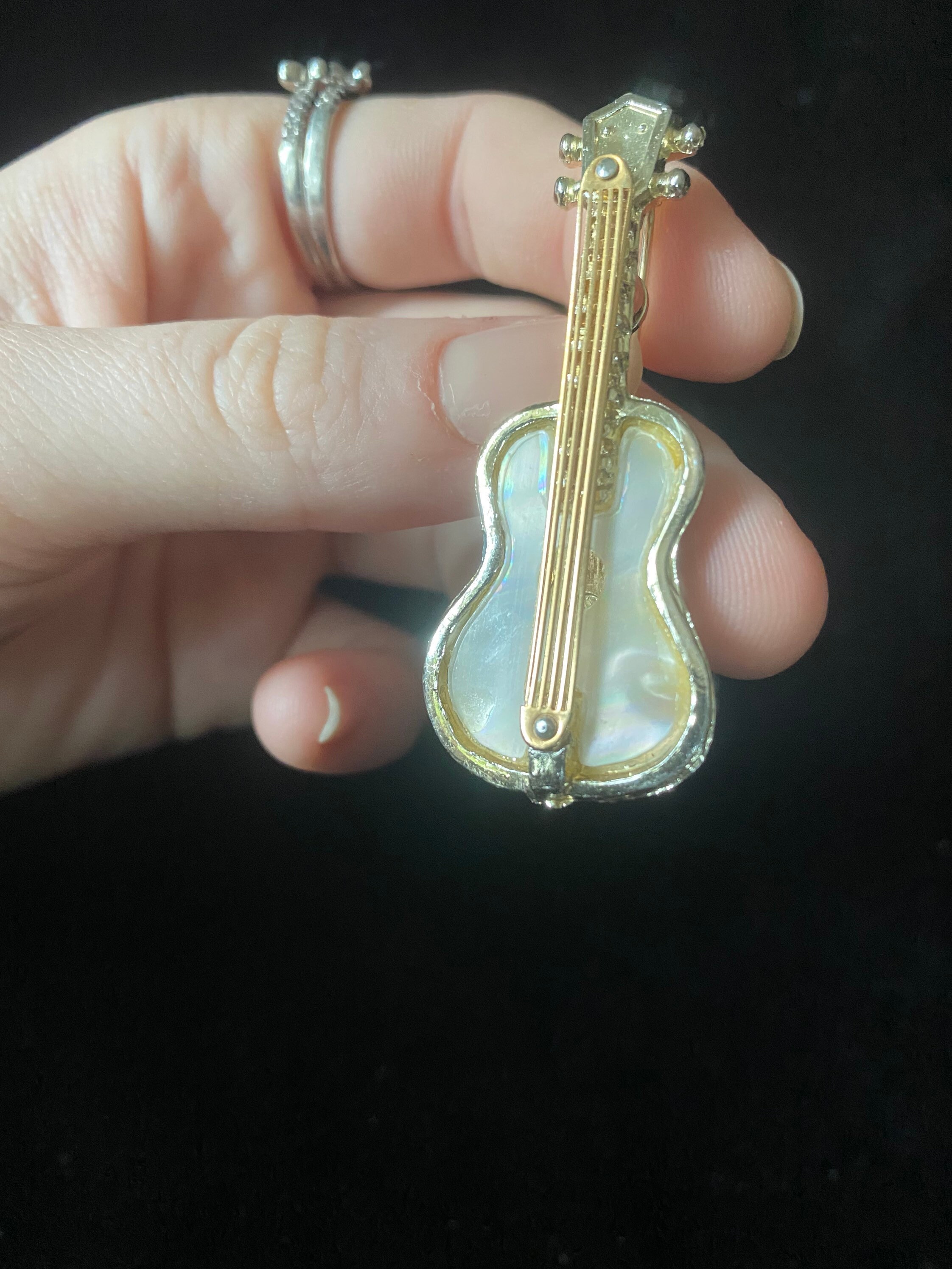 Broche Bijou Fantaisie Vintage Forme Guitare - Années 70/80 - Neuf Sans Emballage