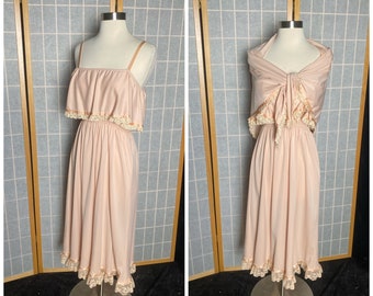 Vintage 1970’s peach pink bridesmaid prom dress, size small by Vicky Vaughn