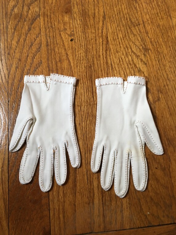 Vintage White Gloves with Tan Stitching and Detail - image 4