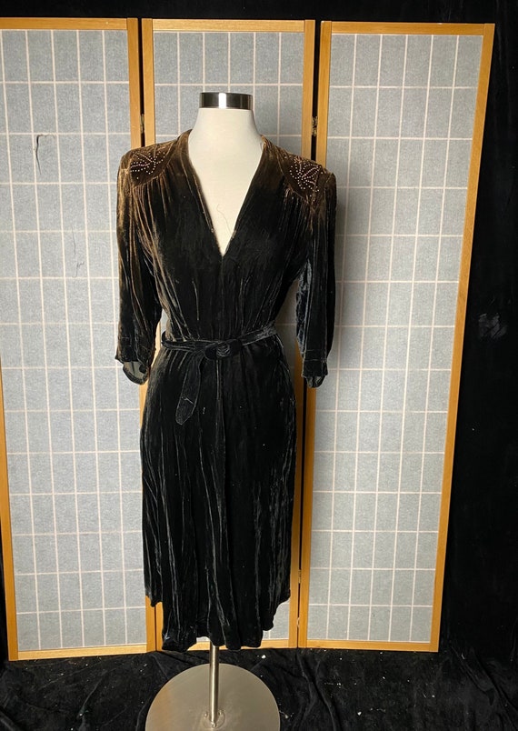 Vintage 1940’s black brown velvet dress with shou… - image 1