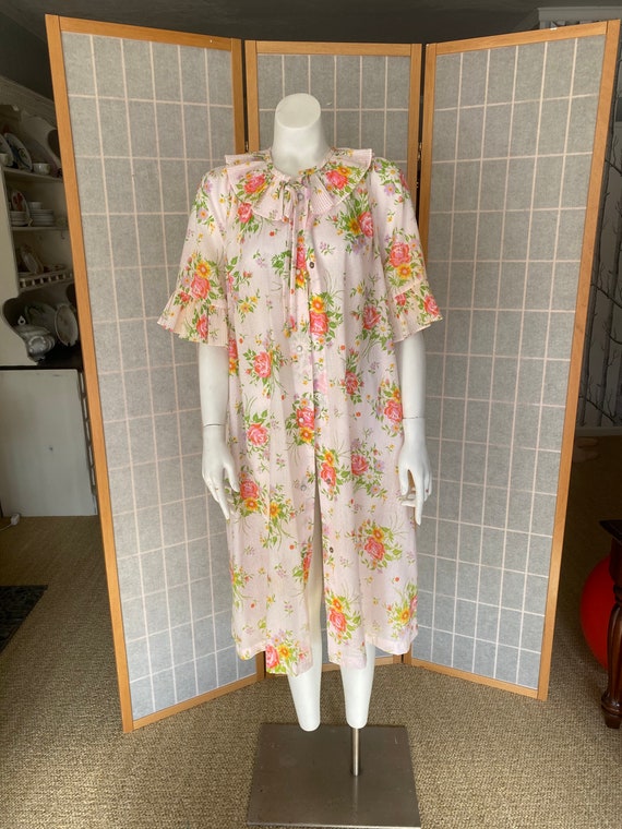 Vintage 1960’s pink floral house coat, house dress