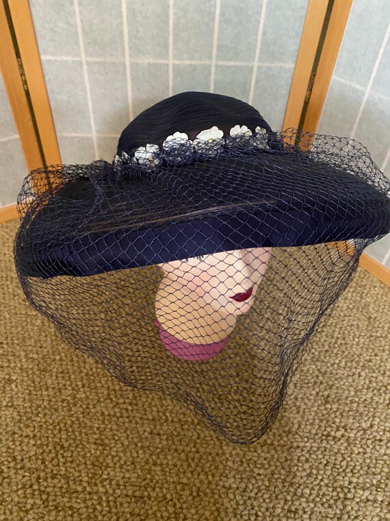 Vintage 1940 display picture 1