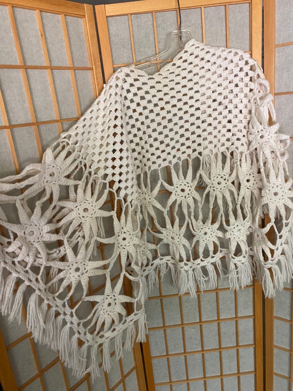 Vintage 1970’s white floral crochet shawl, scarf - image 2