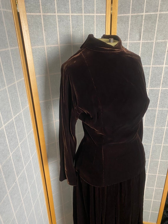 Vintage 1940’s 1950’s brown velvet top and skirt … - image 2