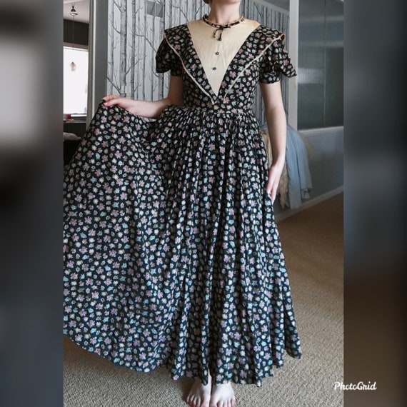 Vintage 1950's Black Floral Prairie Dress, Size Me