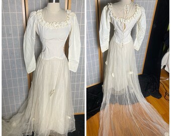 Vintage 1940’s wedding dress, bridal gown with two headpieces and ring pillow, size medium