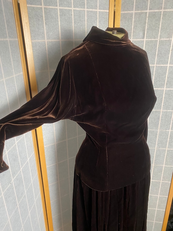 Vintage 1940’s 1950’s brown velvet top and skirt … - image 3