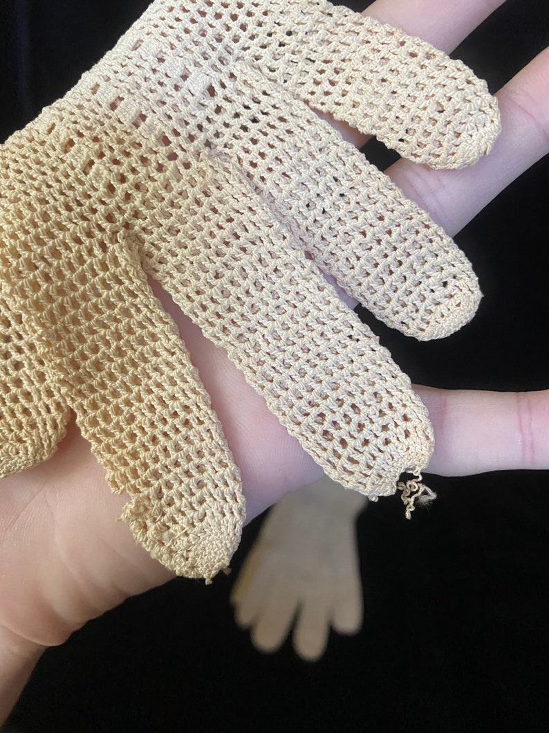 Antique vintage 1910s beige crochet dainty gloves, small image 6