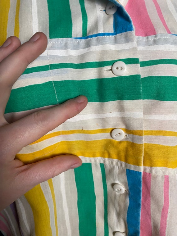 Vintage 1960’s white and rainbow striped button u… - image 4