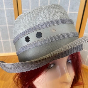 Vintage 1960s two tone gray woven straw hat with ribbon image 5