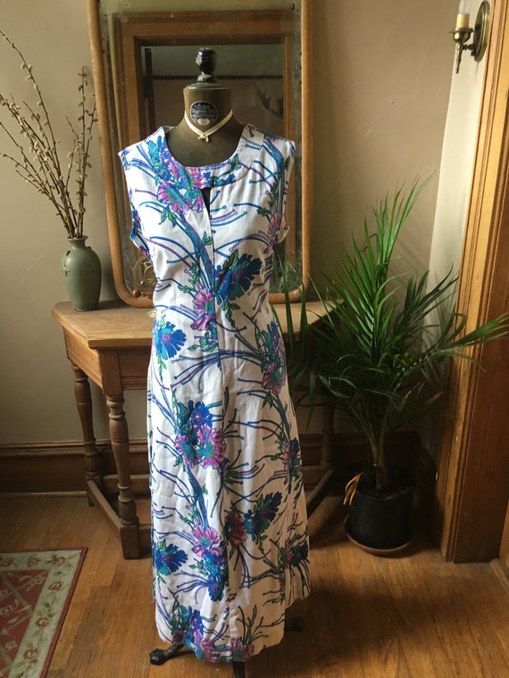 Vintage White and Blue Keyhole Dress