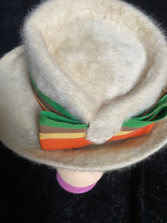 Vintage 1940’s 1950’s furry cream hat with colorf… - image 7