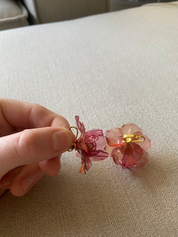 Vintge 1960's Pink Plastic Flower Clip On Earring… - image 3