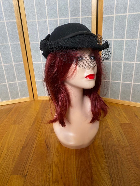 Vintage 1940’s black wool felt brimmed hat with b… - image 1