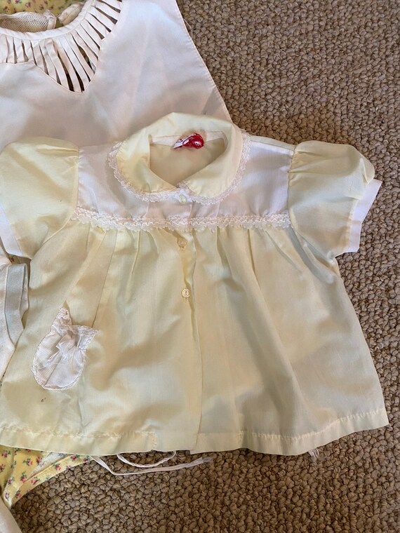 Vintage 1950’s lot of baby onesie, dress, top, te… - image 6