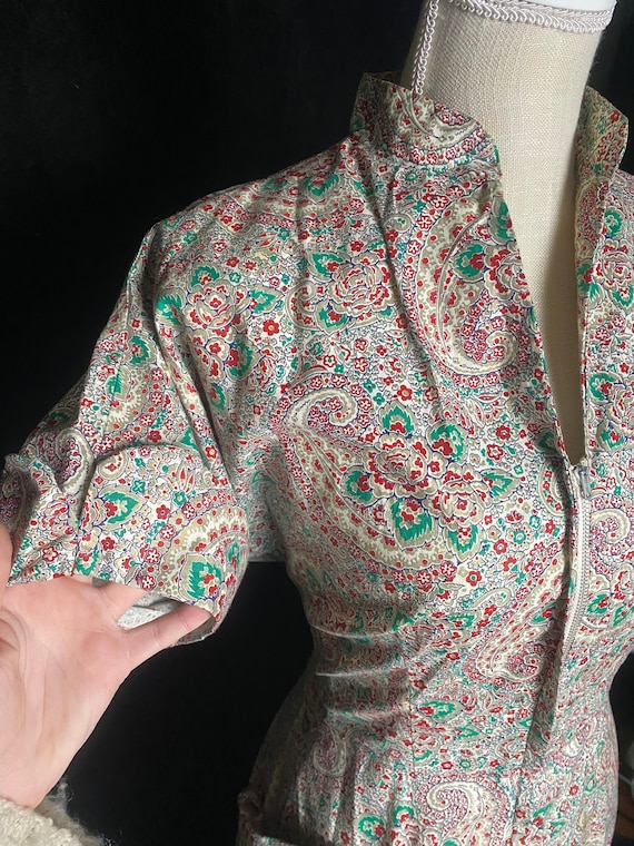 Vintage 1940’s colorful paisley zip front dress w… - image 2