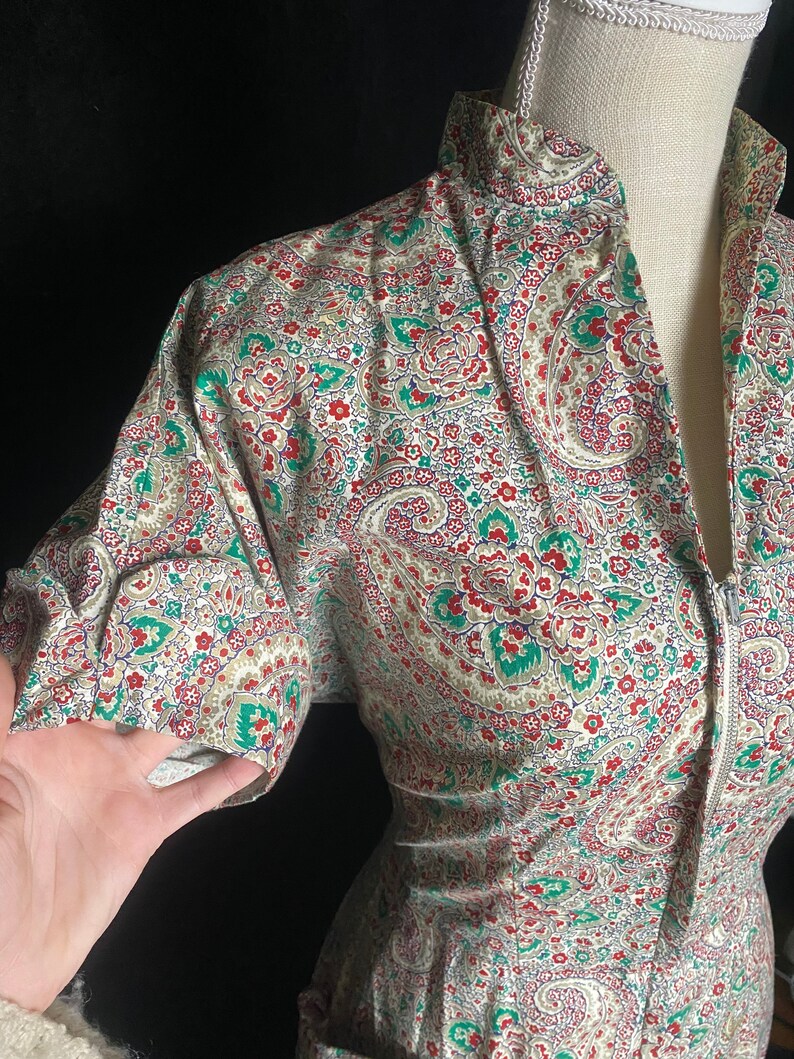 Vintage 1940s colorful paisley zip front dress with built in waist tie, size small medium, Fleischman california image 2