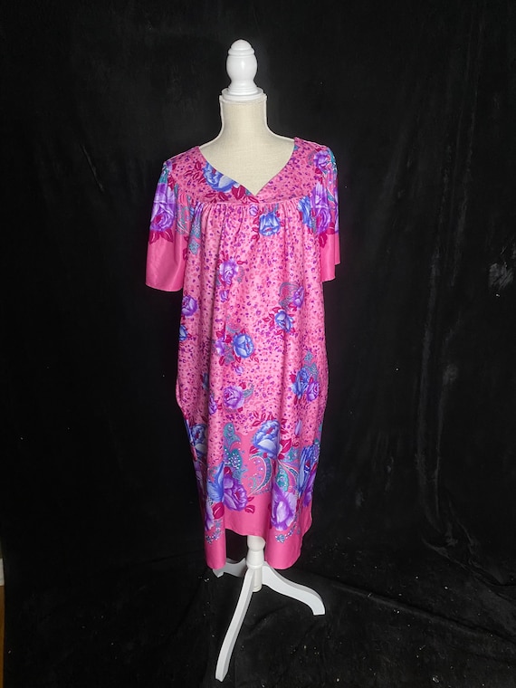 Vintage 1970’s hot pink and purple rose print hou… - image 3