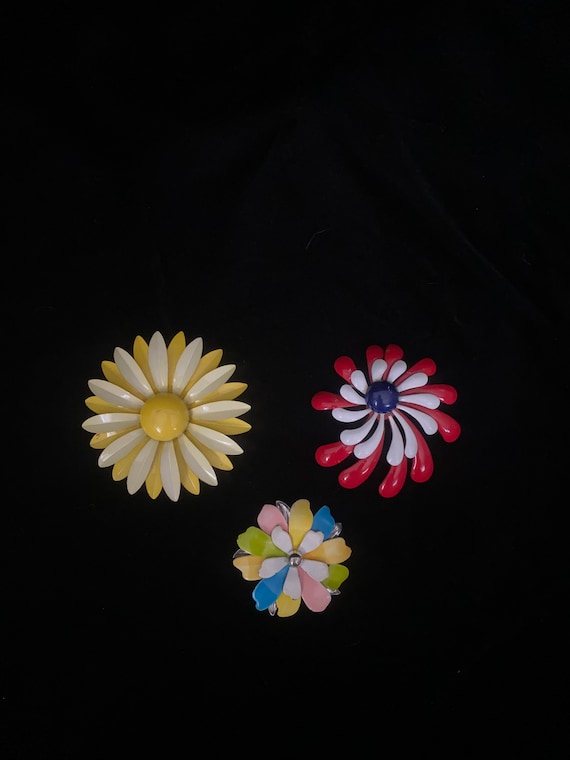 Vintage 1960’s colorful groovy flower pins, brooch