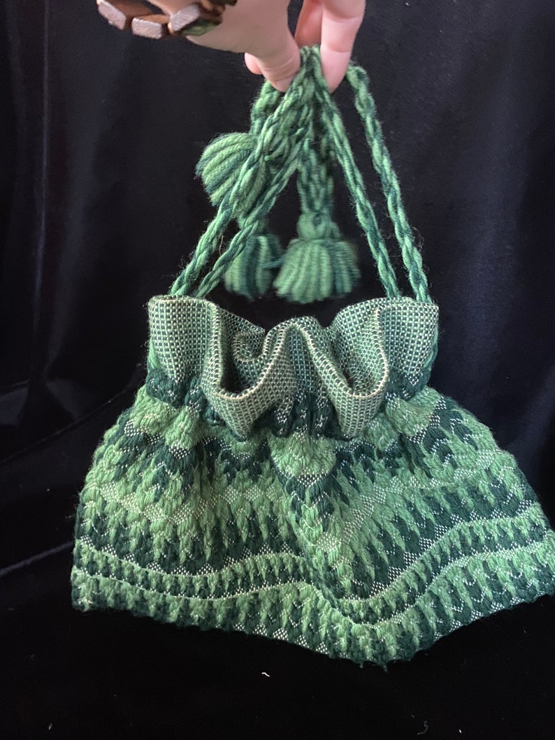 Vintage 1970s two tone green woven drawstring bag, purse image 2