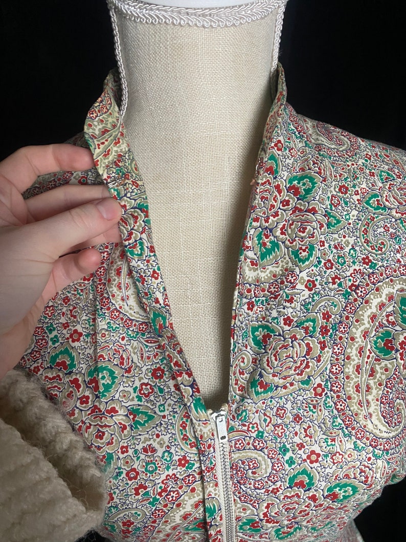 Vintage 1940s colorful paisley zip front dress with built in waist tie, size small medium, Fleischman california image 3
