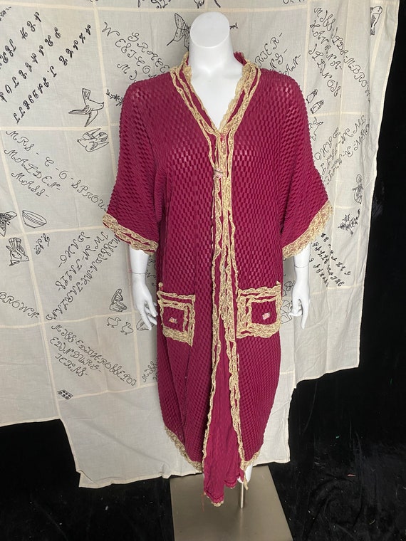 Vintage antique 1920’s raspberry pink purple waffle texture terrycloth dressing robe with lace, size large