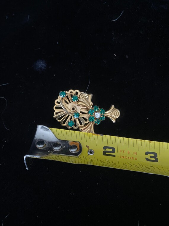 Vintage 1950’s gold brooch with green rhinestones - image 5