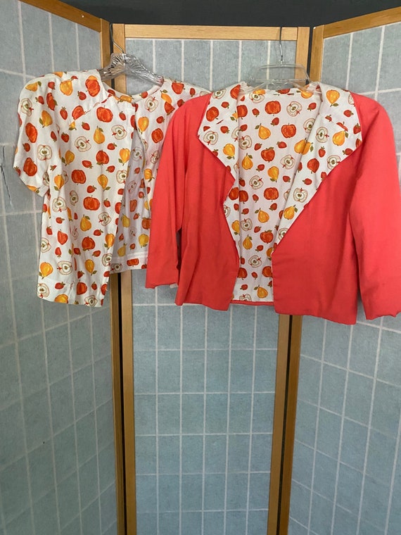 Vintage 1950’s 1960’s pink fruit themed top and m… - image 1